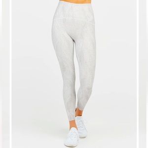 SPANX Booty Boost Leggings - Size Medium (6/8) - Grey Mosaic 7/8